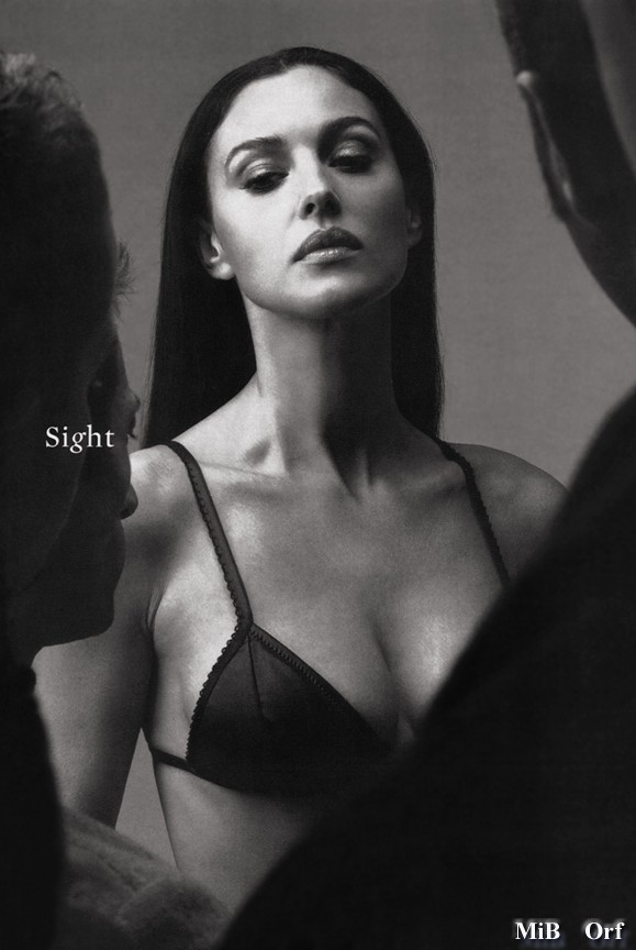 Monica_Bellucci_Desire_Esquire_05_feb2001.JPG