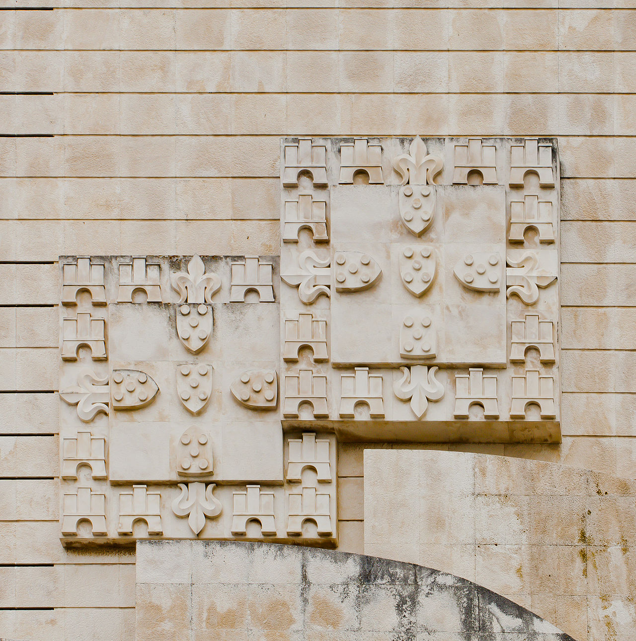 Monumento_a_los_Descubrimientos,_Lisboa,_Portugal,_2012-05-12,_DD_15.JPG