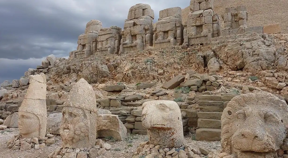 Mount_Nemrut1-kfKF--1248x698@abc~2.jpg