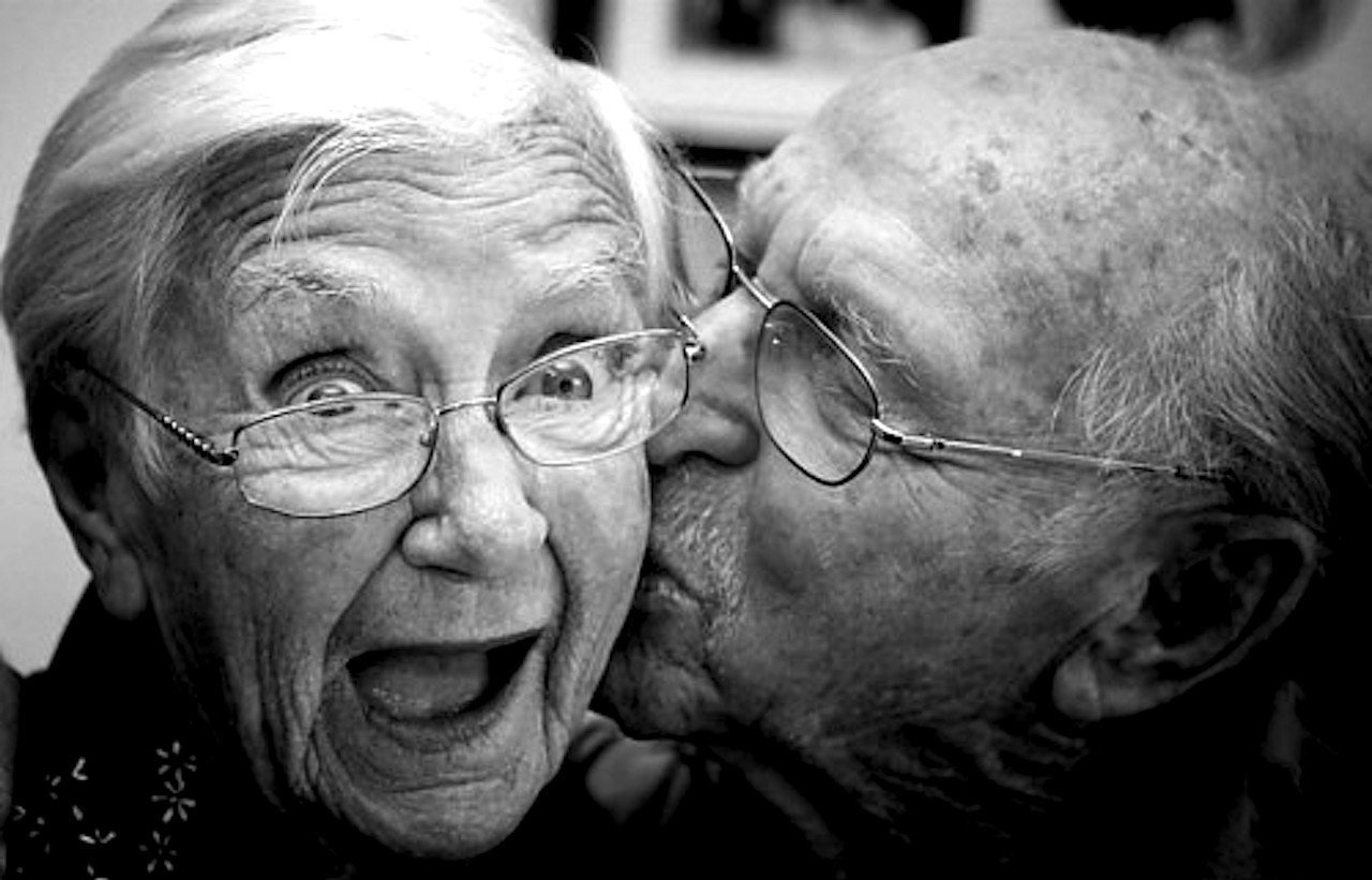 old-couple-kiss.jpg