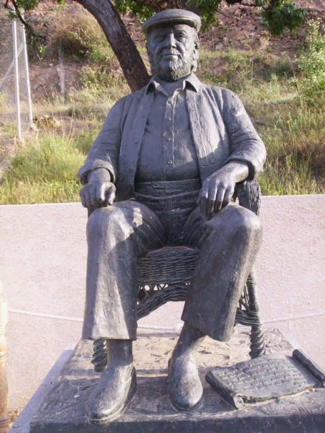Paco Rabal, Estatua.jpg