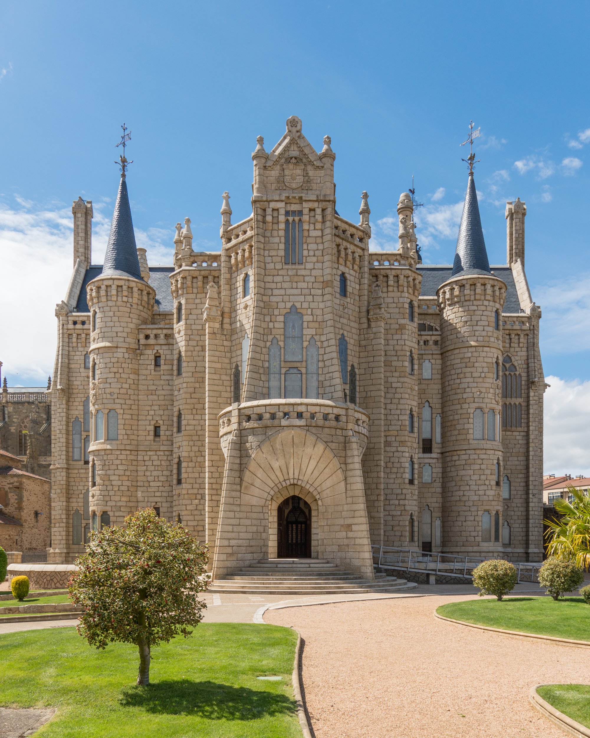 Palacio_Episcopal_Astorga_2021_-_exterior.jpg