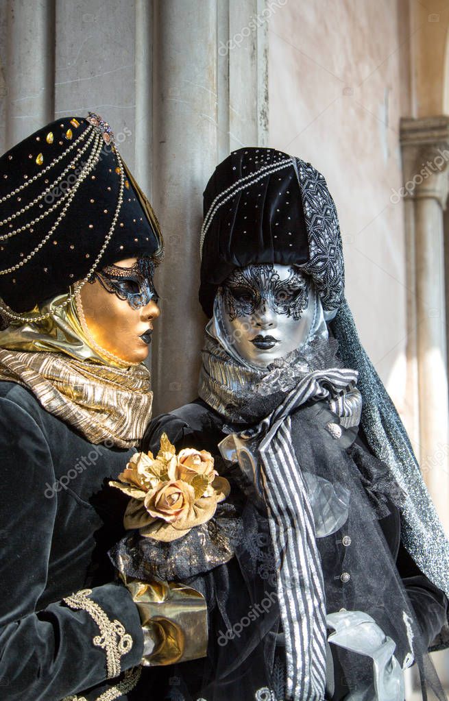 photo-people-traditional-venetian-masks-carnival.jpg