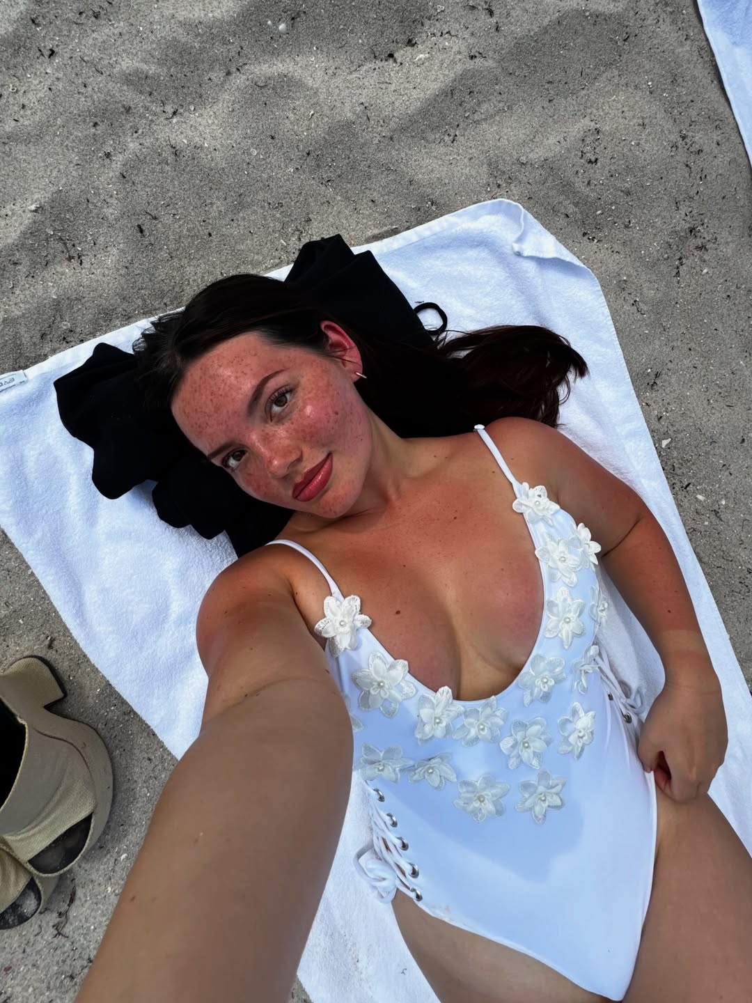 Playita, Kapo music , broncearse (o tratar) y más pecas en Miami 🩷… Swimsuit @capittana (3).jpg