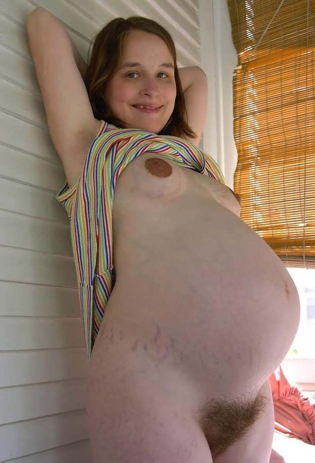 pregnant-nude-****-219836.jpg