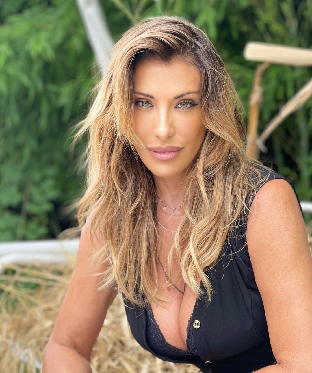 sabrinasalernofficial_219188508_343384910566629_7011921563999583929_n.jpg