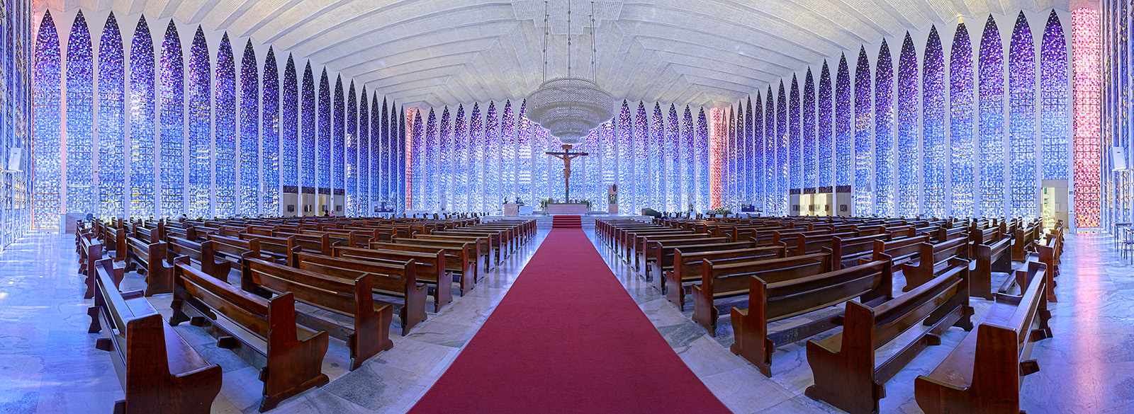 Santuário_Dom_Bosco_Brasília_panoramic_inner_view.jpg