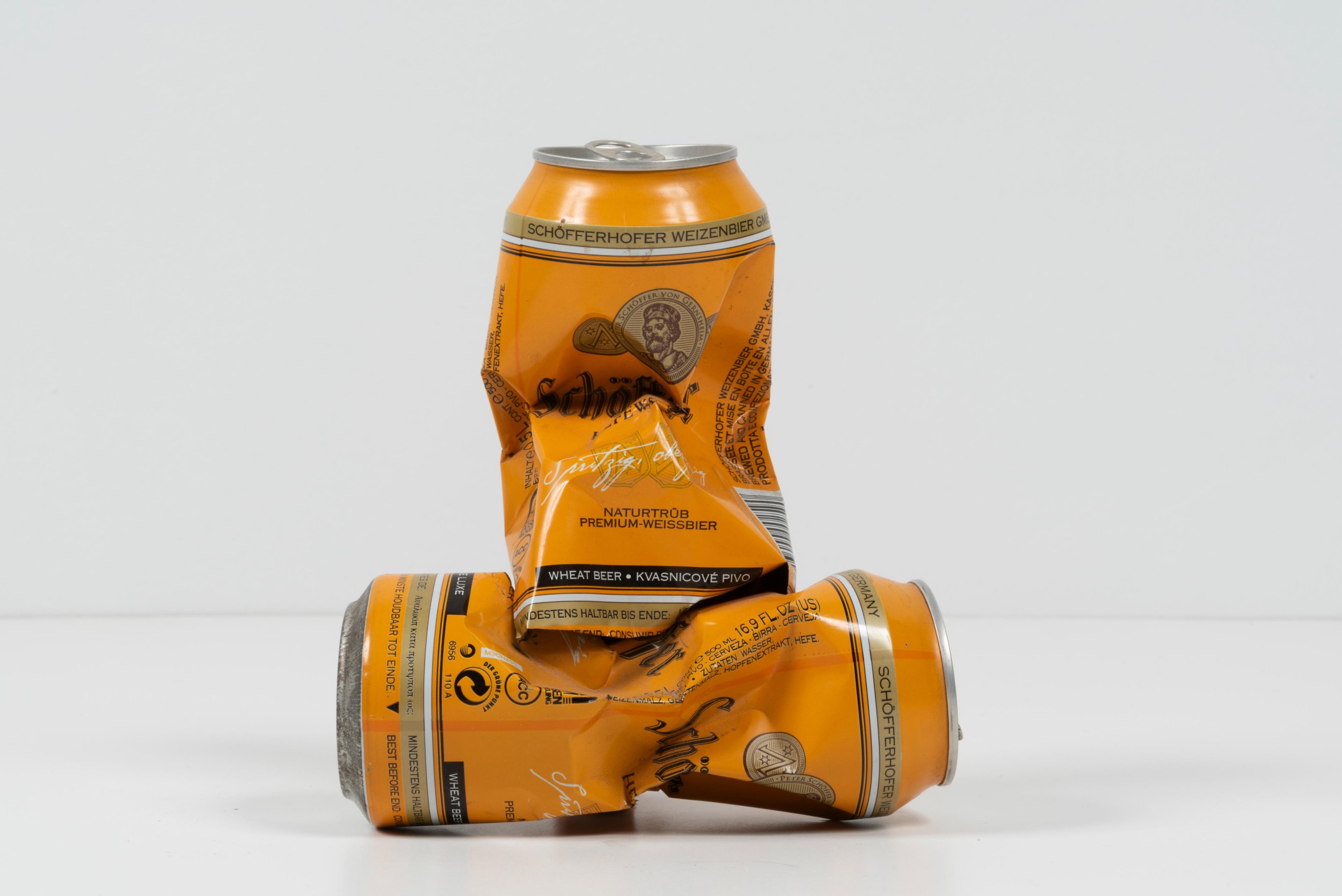 Sarah Lucas Beer can penis.jpg