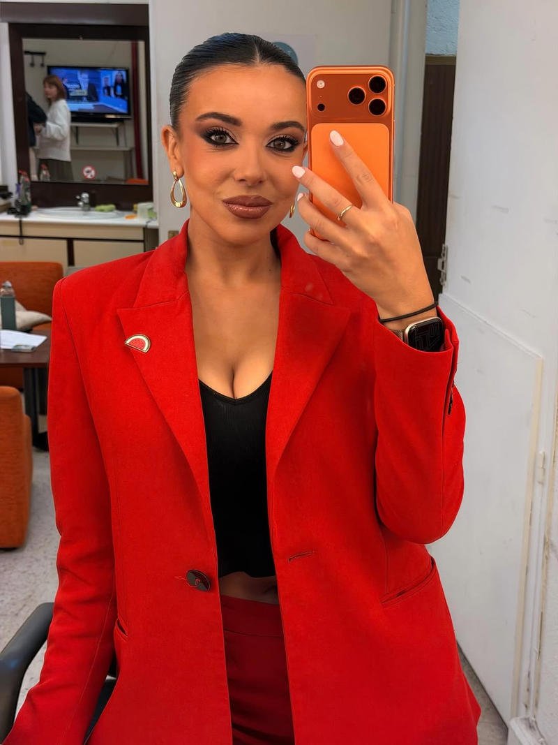 Sarah Santaolalla fotos en el camerino (b).jpg