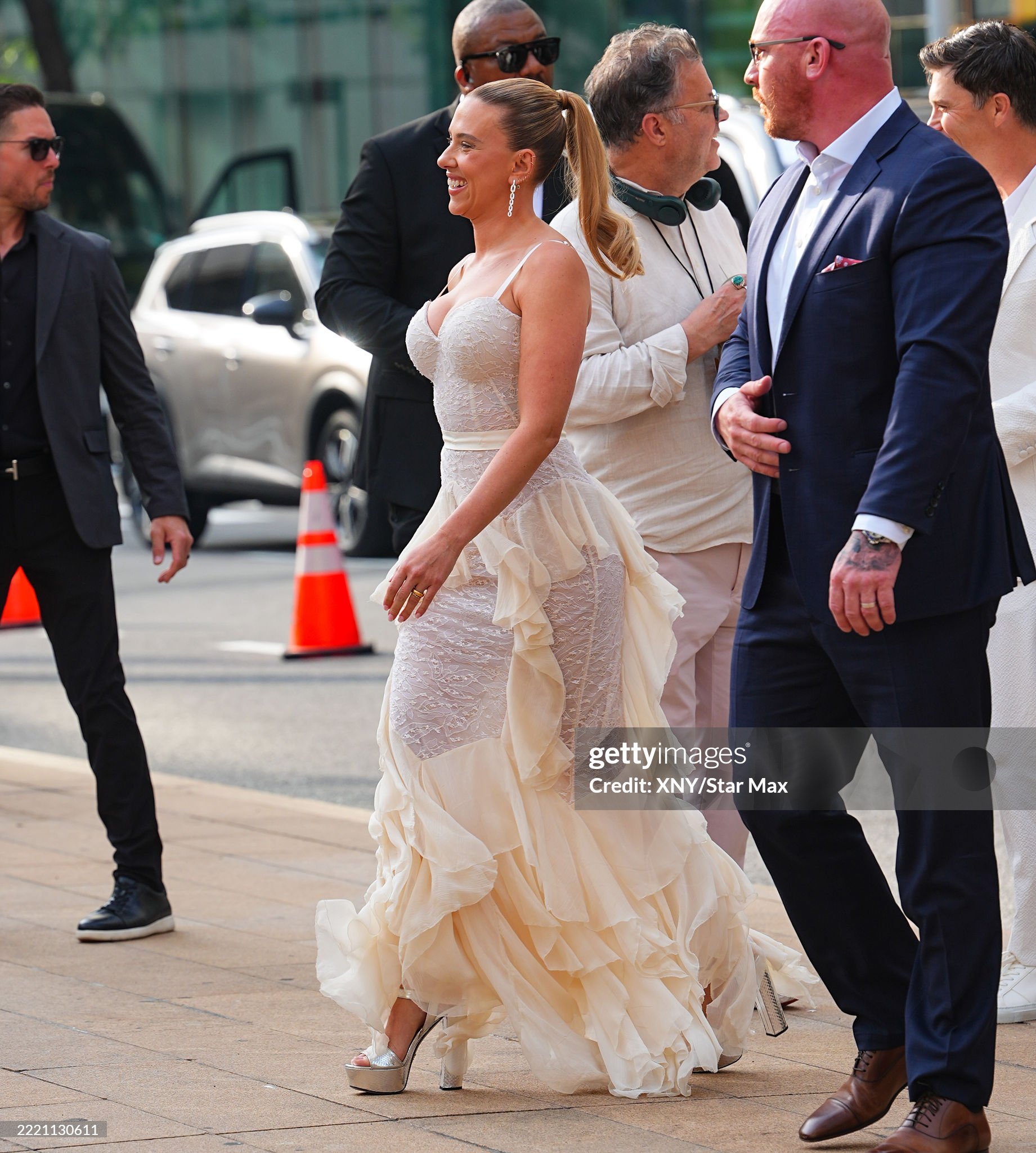 Scarlett-Johansson-Feet-8724464.jpg