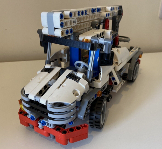 Screenshot 2025-10-22 at 18-55-01 LEGO Technic Bucket Truck (8071) 99% Complete Retired Set 67...png
