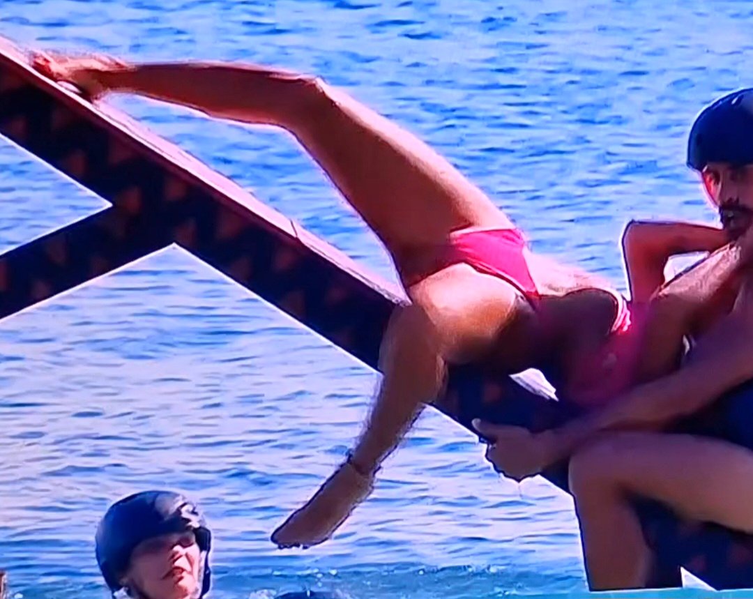 Screenshot_20251014_035934_Video Player.jpg