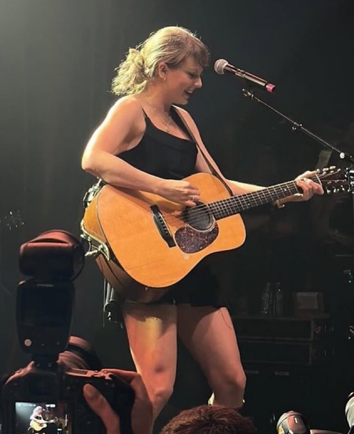 taylorswiftbr__2025-06-25T045547.000Z_1.jpg