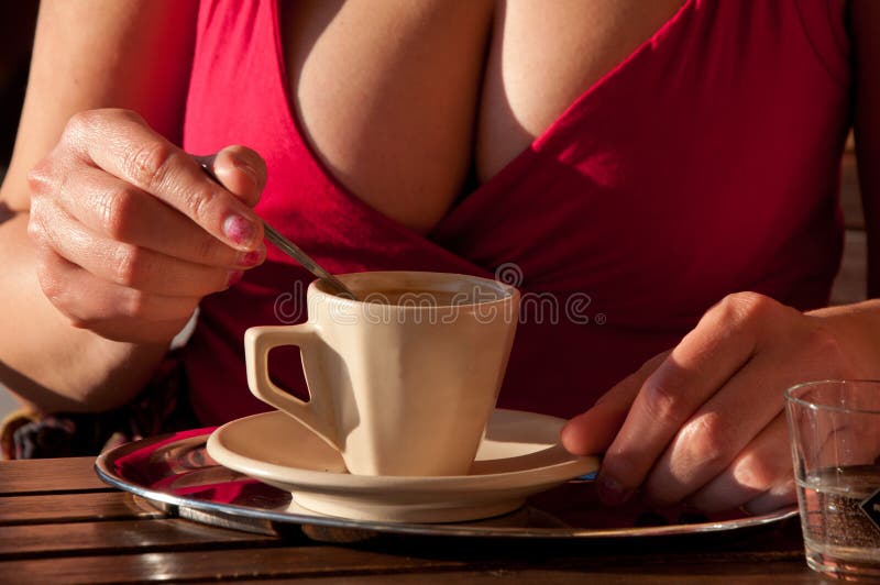 taza-de-café-atractiva-34374571.jpg