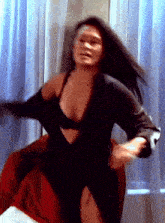 tia-carrere-relic-hunter.gif
