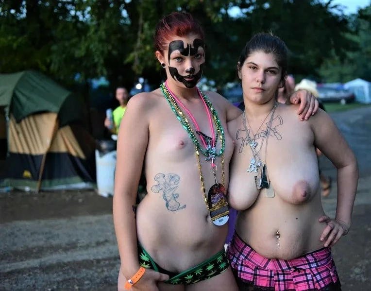 Topless (80).jpg