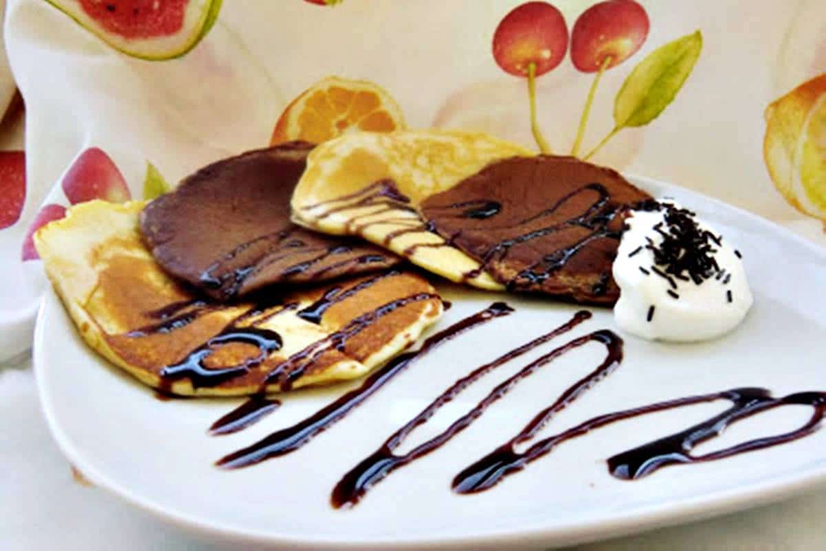 tortitas-bicolor-con-chocolate-y-nata-.jpg