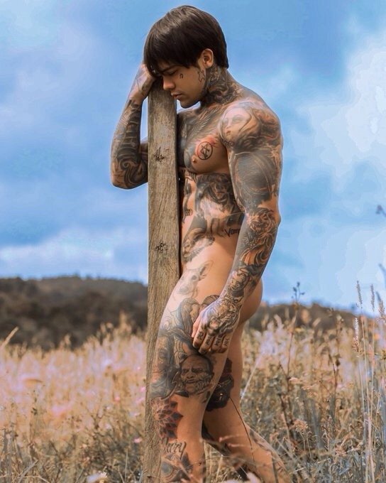 Tumblr_l_616862046999943.jpg