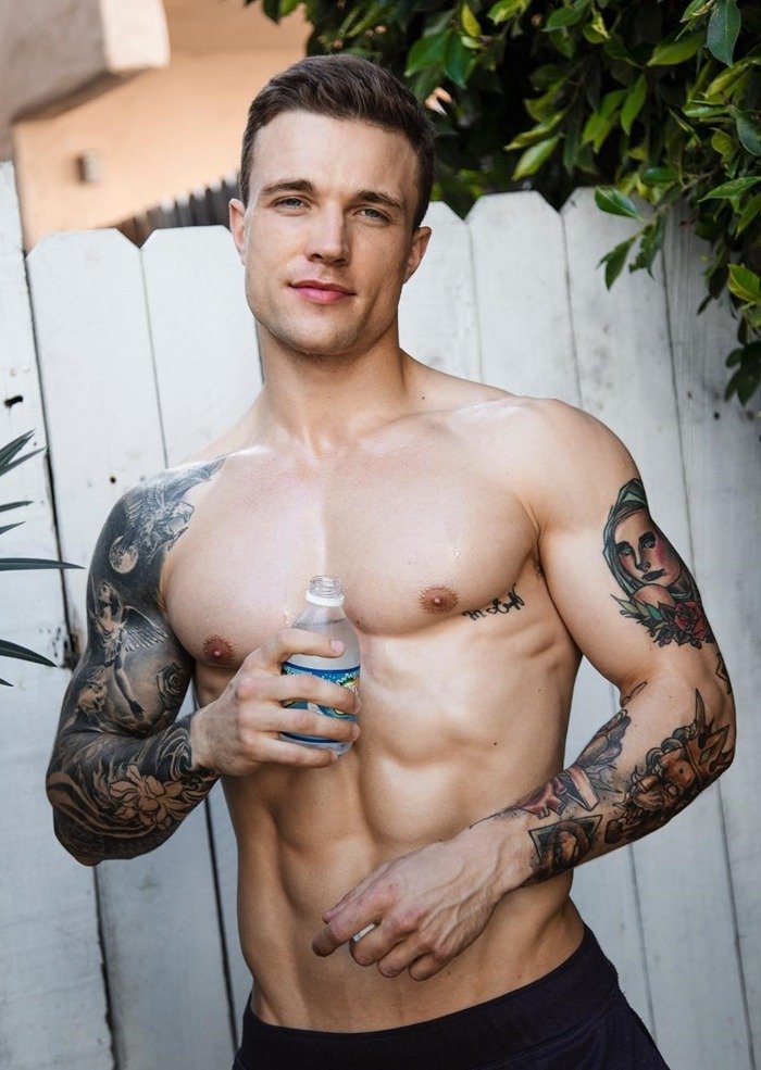 Tumblr_l_616880412853947.jpg