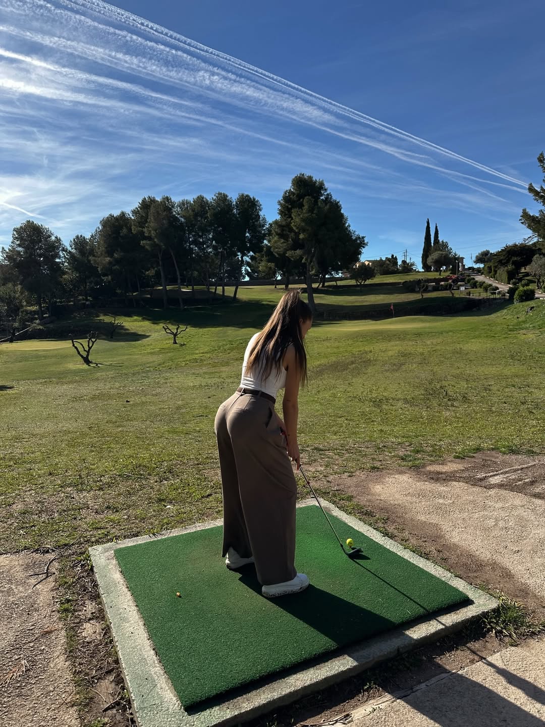 Una mañana de golf y mucho sol🏌🏼_♀️⛳️Ha sido mi primera vez y tengo que decir que pensaba que .jpg