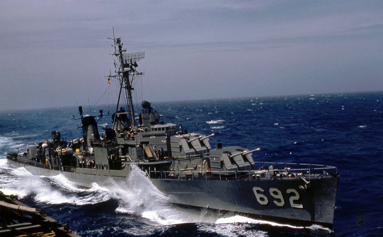 USS_Allen_M_Sumner_(DD-692)_in_1959.jpg