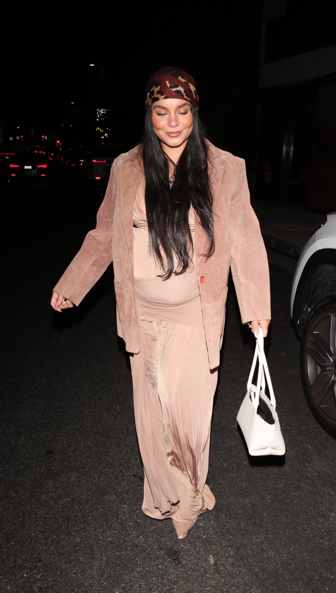 Vanessa Hudgens areola slip 1000118465.jpg
