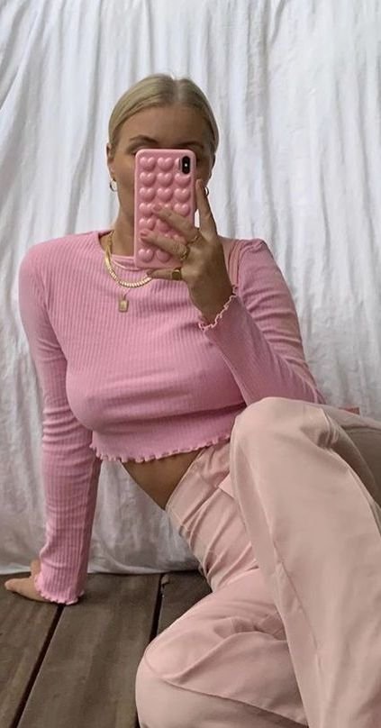 Vestida sin sujetador (2).jpg