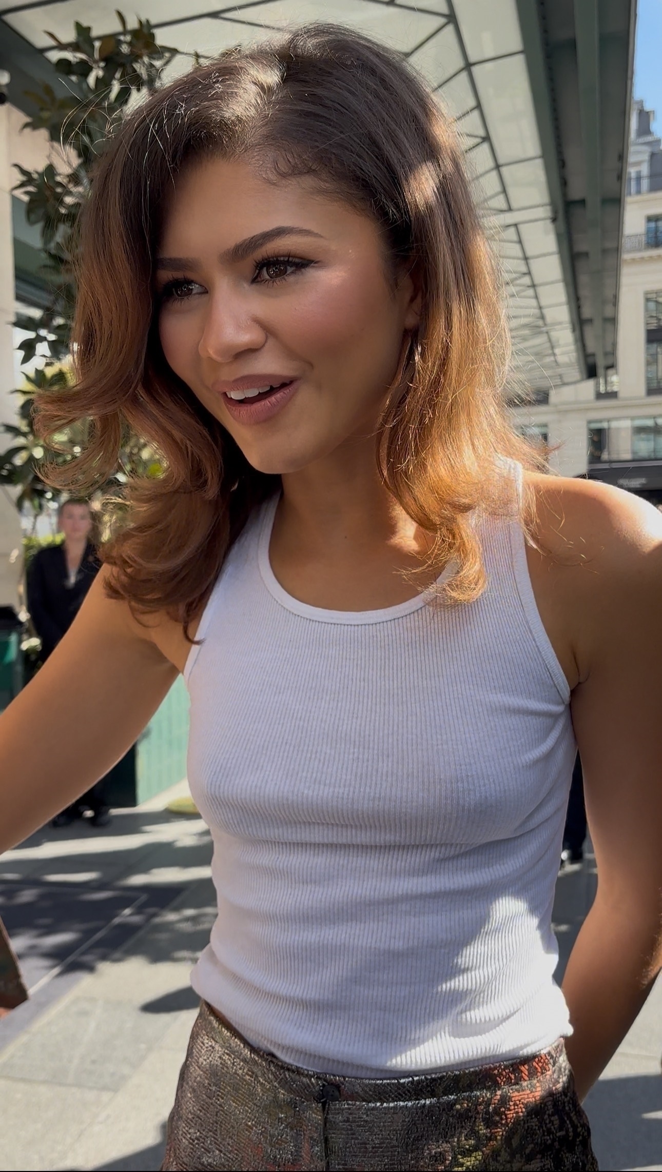 Zendaya greets fans during Paris Fashion Week in Paris, France - Sep 30, 2025 (2).jpg