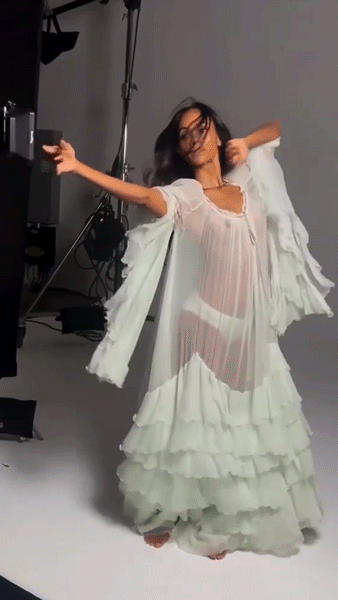 Zoe Saldana 02.gif