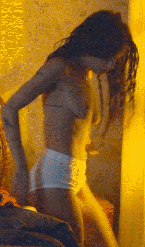 Zoe_Kravitz_in_High_Fidelity.gif